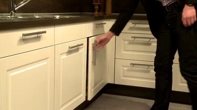 Наполнение угловых шкафов на кухне Nobilia: карусель, выдвижные полки и корзины смотреть онлайн