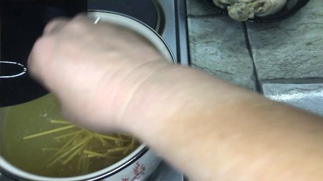 СУП С ЛИМОНОМ ТАКОГО ВЫ ЕЩЁ НЕ ЕЛИ ТОЧНО ! НЕОБЫЧНО ВКУСНЫЙ СУП НА КУРИНОМ БУЛЬОНЕ ! смотреть онлайн