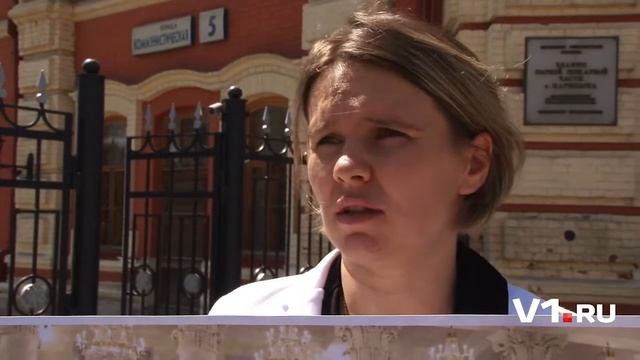 В Волгограде участницу одиночного пикета забрала полиция смотреть онлайн