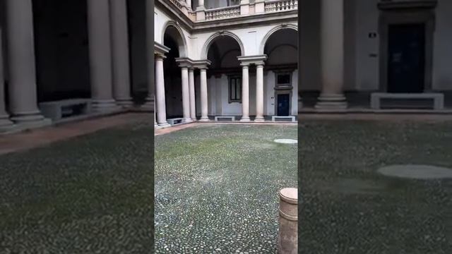 ИТАЛИЯ: ПОКАЗЫВАЕМ КРАСОТУ АРХИТЕКТУРЫ ПИНАКОТЕКИ БРЕРА МИЛАНА! смотреть онлайн