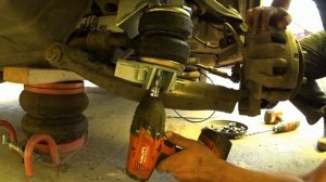 Пневмоподвеска своими руками.  Вспомогательная пневмоподвеска Газель NEXT. Видеоинструкция ч1