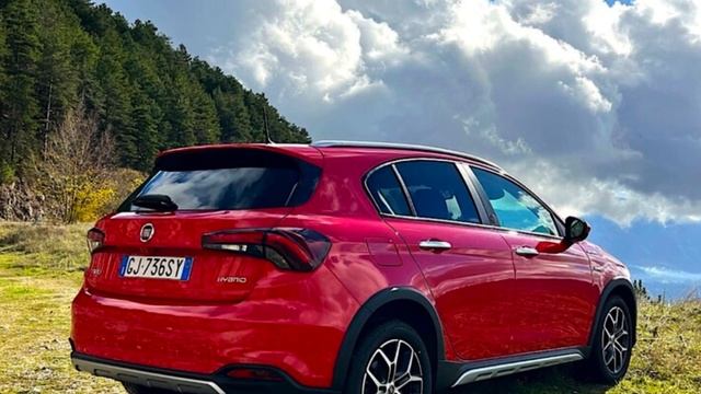 FIAT TIPO CROSS HYBRID смотреть онлайн