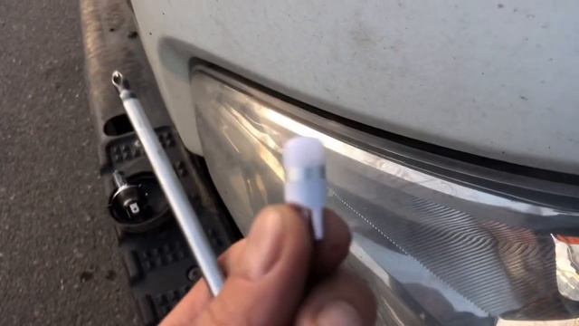 Две выгрузки. Замена пневмоподушки на Газоне 10.0. Замена габаритов, не снимая фары. И т.п. смотреть онлайн