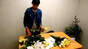 Как самостоятельно собрать букет из роз.