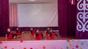 танец Микки Мауса. СШ #7 имени А.Пушкина