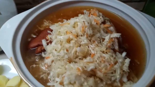 Щи из свиной рульки в луковой шелухе в духовке смотреть онлайн