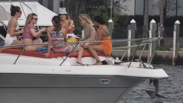 Orange dominates on the Miami River | Chit Flix смотреть онлайн