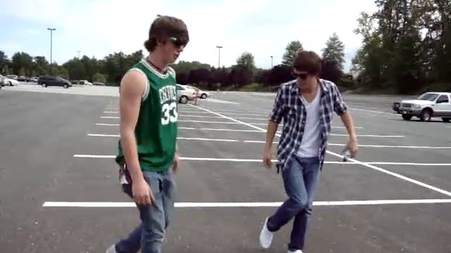 James Ennis learning how to Jerk смотреть онлайн