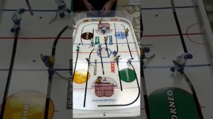 Как научится играть в настольный хоккей