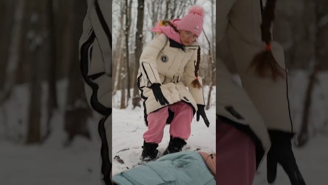 ЗИМНИЕ ПРИКЛЮЧЕНИЯ Ч.2) Как думаете, выловят санки?) А как бы вы достали?)#shorts смотреть онлайн