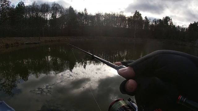 Не трофейная рыбалка на озере Трофейное или на " платнике любой поймает" смотреть онлайн