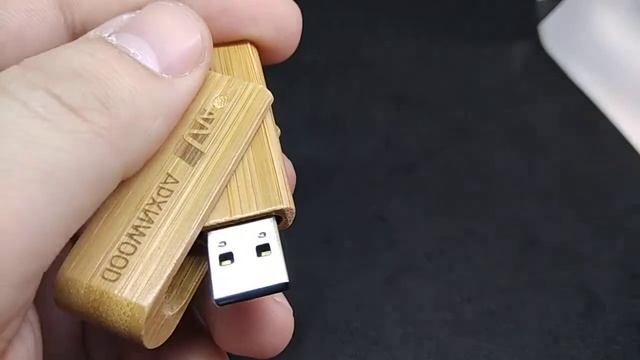 Флешка из дерева с логотипом компании смотреть онлайн