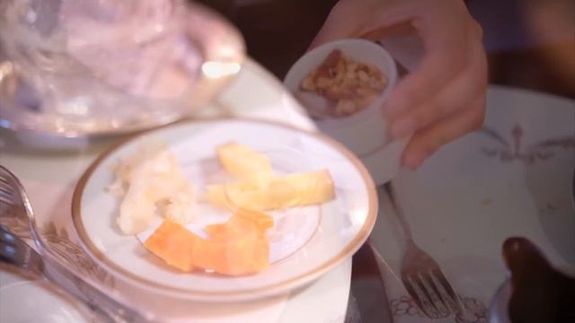 Brunch in LADURÉE @ Paris смотреть онлайн