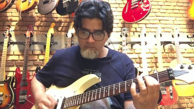 Review Guitarra Yamaha Pacifica YG512 Vintage White