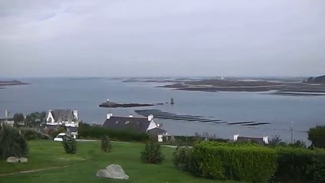 Vue sur la front de port de l'Aber Wrac'h смотреть онлайн
