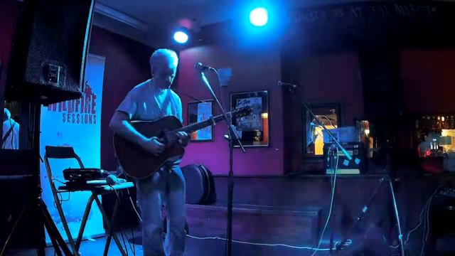 Paul Strummer Waiting For The Sign live looped original song Old Market Inn Kettering April 2015 смотреть онлайн