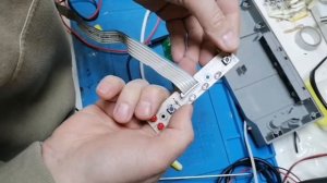 Посудомойка Midea горит индикатор включения больше ни чего не работает. ремонт Модуля индикации.