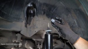 How to change rear shock absorber on TOYOTA RAV4 II [TUTORIAL AUTODOC]