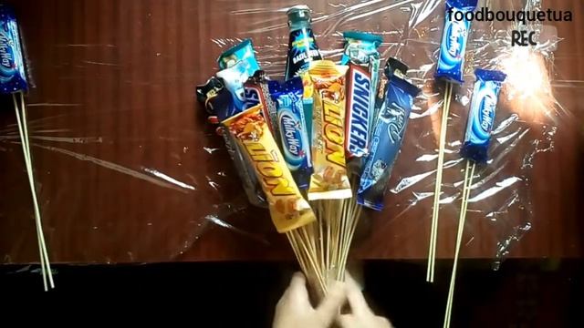 Букет из батончиков своими руками! Букет для парня своими руками! Идея подарка для мальчика! смотреть онлайн