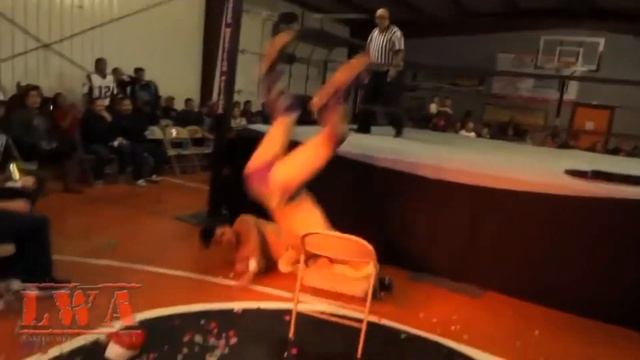 Eli Everfly suicide dives on a chair смотреть онлайн