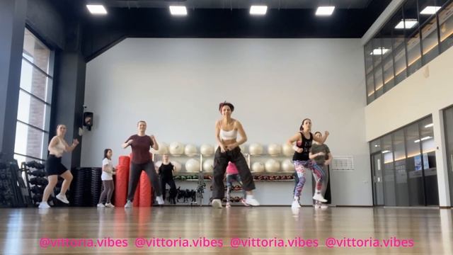 Баранова Виктория Территория Фитнеса Бутово. Трек La street/ On y va Afro club - Remix - DJ Vielo смотреть онлайн