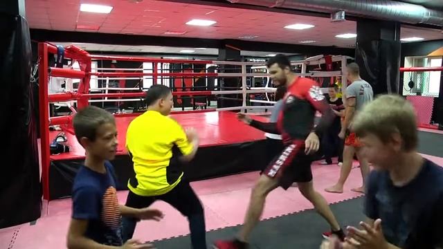 Чемпион мира провел открытую тренировку для воспитанников приюта