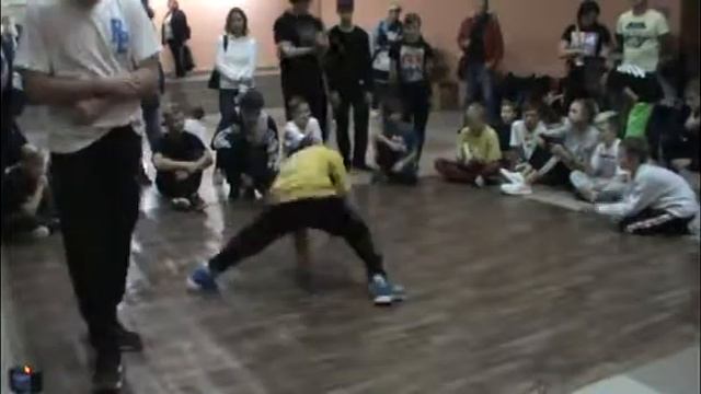 04 Нико Омутнинск и Тимур Димитровград, toprock и footwork, 1I4 финала, Open kids battle 2, Хвалынс смотреть онлайн