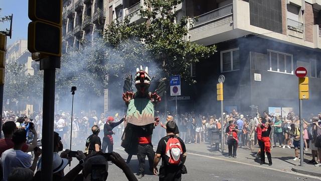 Праздник района Грасия в Барселоне (2) смотреть онлайн