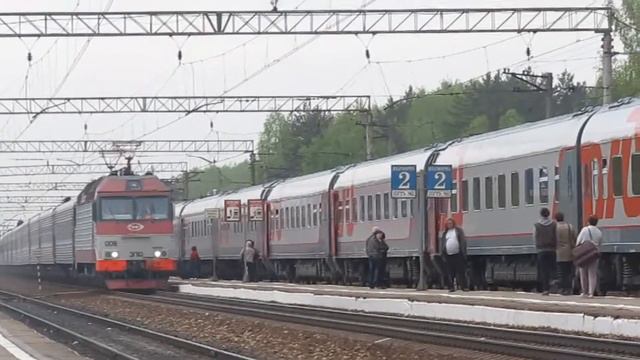 Электровоз ЭП10 - 008 с поездом 102Ч "Брянск-Орловский → Москва-Киевская" смотреть онлайн