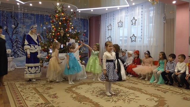 Танец Варим варенье для Деда Мороза группа 11 смотреть онлайн
