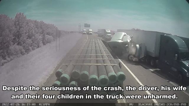 Dash Cam Captures Dramatic Truck Crash, Kid Hanging From The Cabin #CaughtOnBlackVue смотреть онлайн