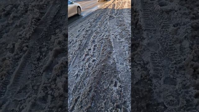 старинные дома города по ул. Кутуя и отсутствие уборки тротуаров . отношение властей к пешеходам. смотреть онлайн