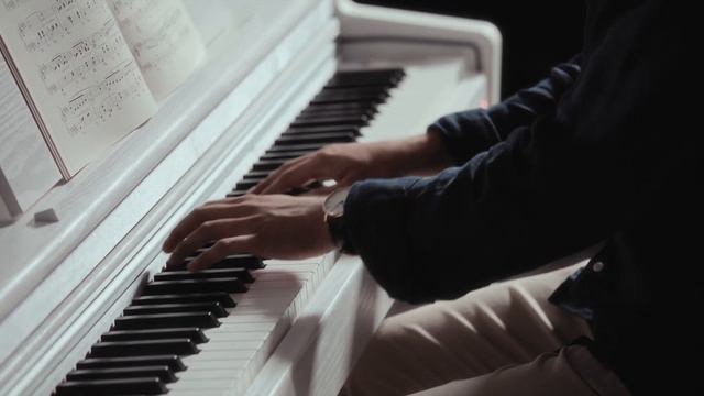 FEATURES 🎹 🇬🇧 GEWA UP355 Digital Piano with Lucas Toft смотреть онлайн