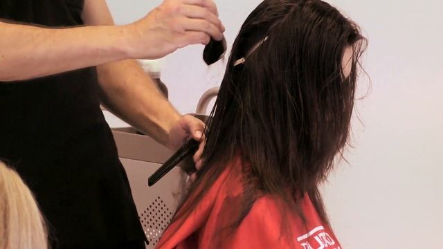 Стрижка длинных волос. Быстро, стильно и легко. смотреть онлайн