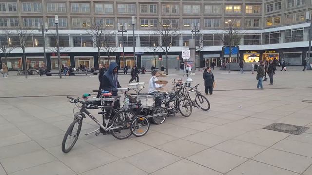 Musik-Künstler am Alexanderplatz 28.02.17 Schlagzeug смотреть онлайн