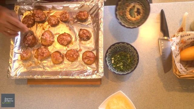 Запеченая картошка с беконом и сыром смотреть онлайн