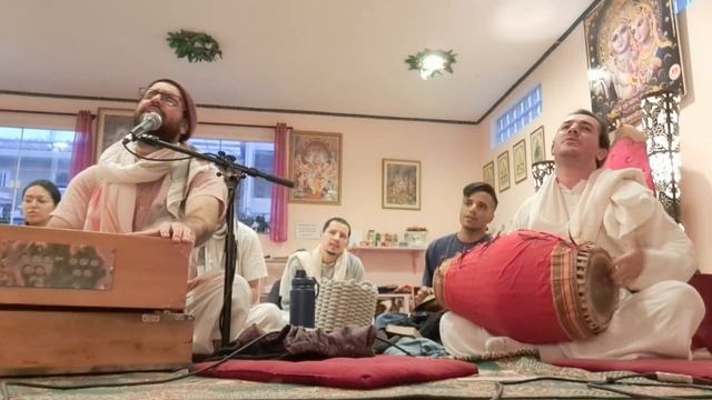 Jaya Radha Madhava - Maha mantra. Krsna Kripa Das смотреть онлайн