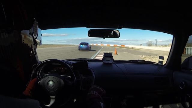 Honda S2000 vs new Civic Type R FK8 on track at Lédenon 10/02/2018 смотреть онлайн