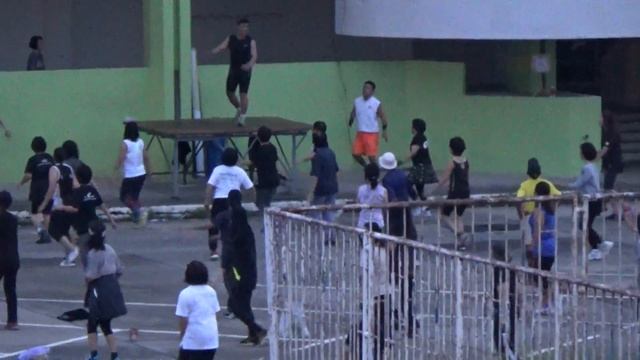 Тайская смешная утренняя зарядка в 6.30. Funny thai fitness. Hat Yai смотреть онлайн