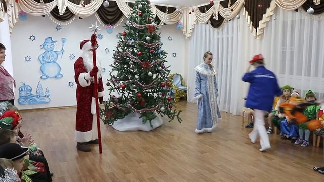 Новогодний Утренник 2016 Д/С Звездочка № 8 Выселки смотреть онлайн