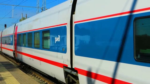 Скоростной поезд 702 "Стриж" Москва-Нижний Новгород прибывает на ст.Владимир смотреть онлайн