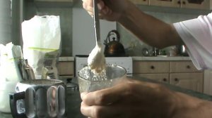 Рыбалка. Делаем супер наживку, несмываемая манка болтушка