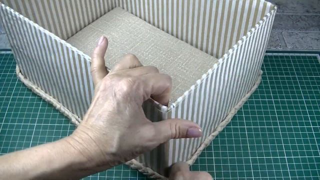 Корзина для хранения из картонной коробки . Декор коробки бумагой.Идея для организации пространства смотреть онлайн