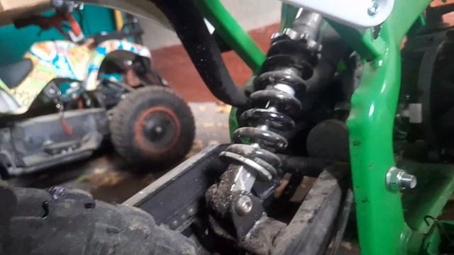 обзор на детский бензиновый мотоцикл зелёного цвета. смотреть онлайн