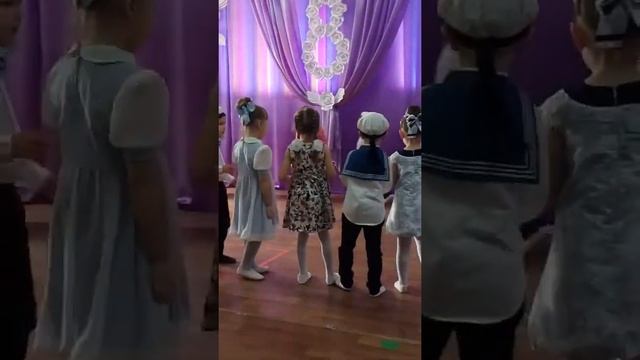 Танец на 8 марта смотреть онлайн