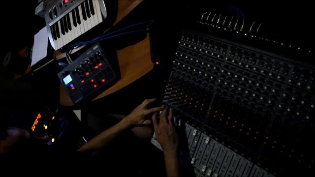 Tom Cue live on KORG E2, Propellerhead reason, short session 01 смотреть онлайн
