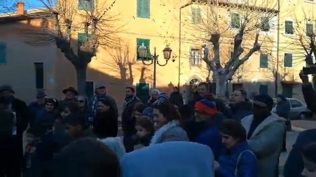 Cantori di Suvereto.Il Maestro Pietro de Acutis e il maestro Marco Betti cantano befana a Castagnet смотреть онлайн