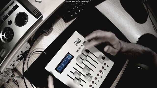 МИДИ контроллер с 8 фейдерами смотреть онлайн