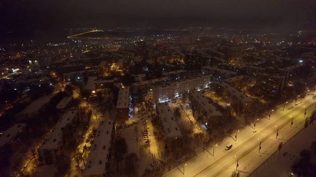 В Самаре на Новый Год прогремели дворовые салюты смотреть онлайн