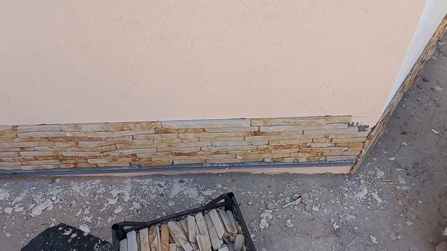 Клеем лапшу на стены.Облицовка цоколя природным камнем. смотреть онлайн